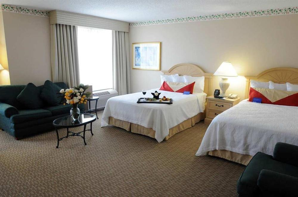 Hilton Garden Inn Atlanta Northpoint Alpharetta Room photo